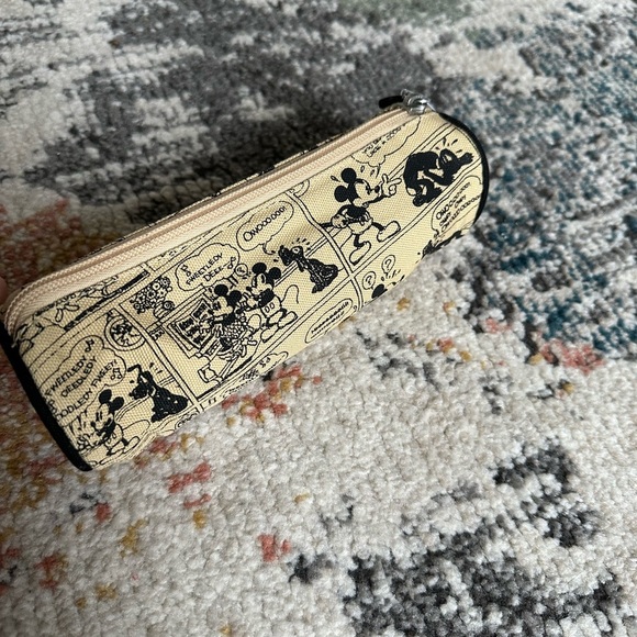 New Disney Store Mickey Mouse VTG Cartoon Comic Strip Zip Pencil/Makeup pouch - Picture 12 of 16
